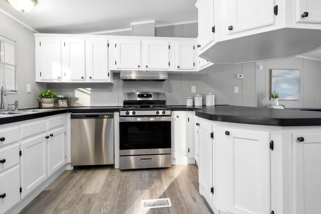 12 Roy Street Raymond NH 03077