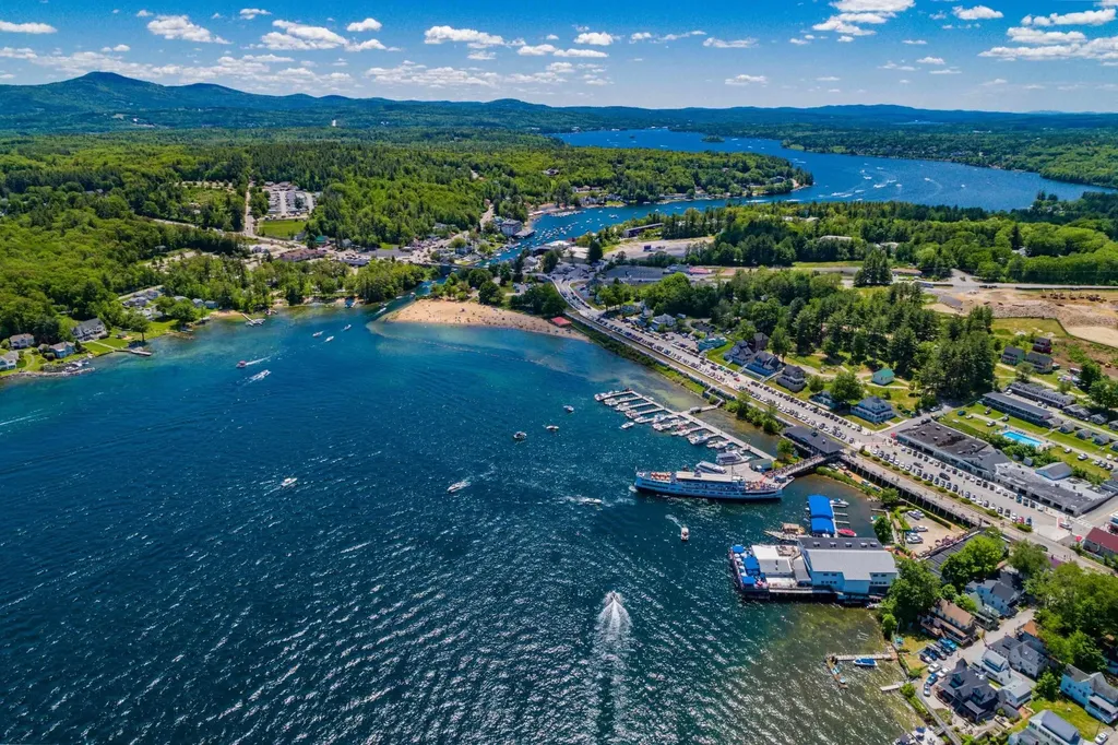 76 Endicott Street Laconia NH 03246