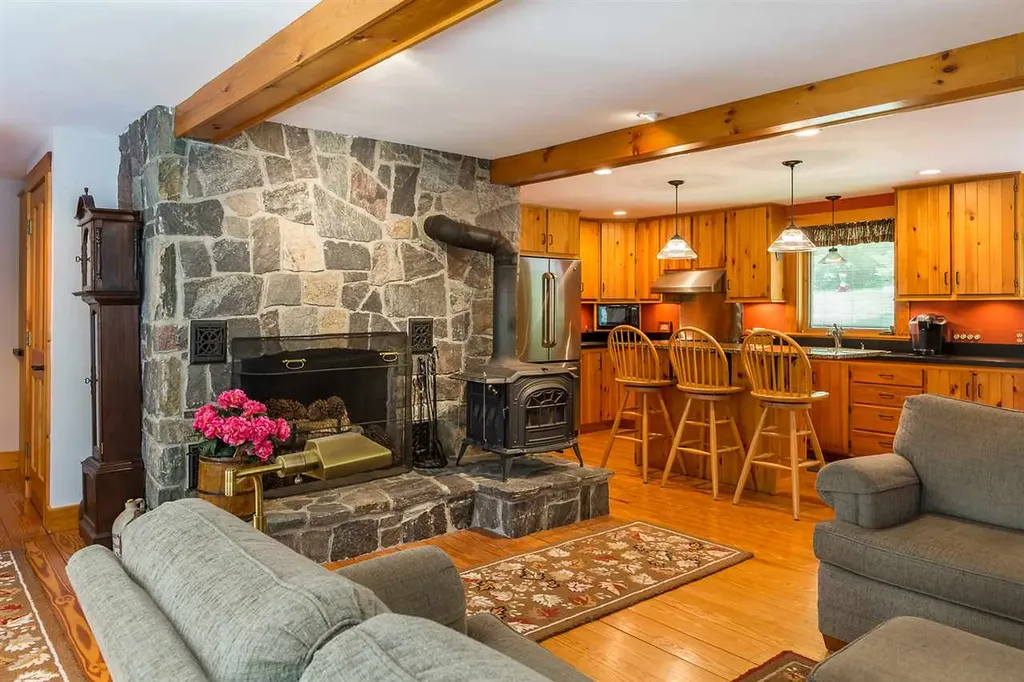 282 Melendy Hill Road Londonderry VT 05155