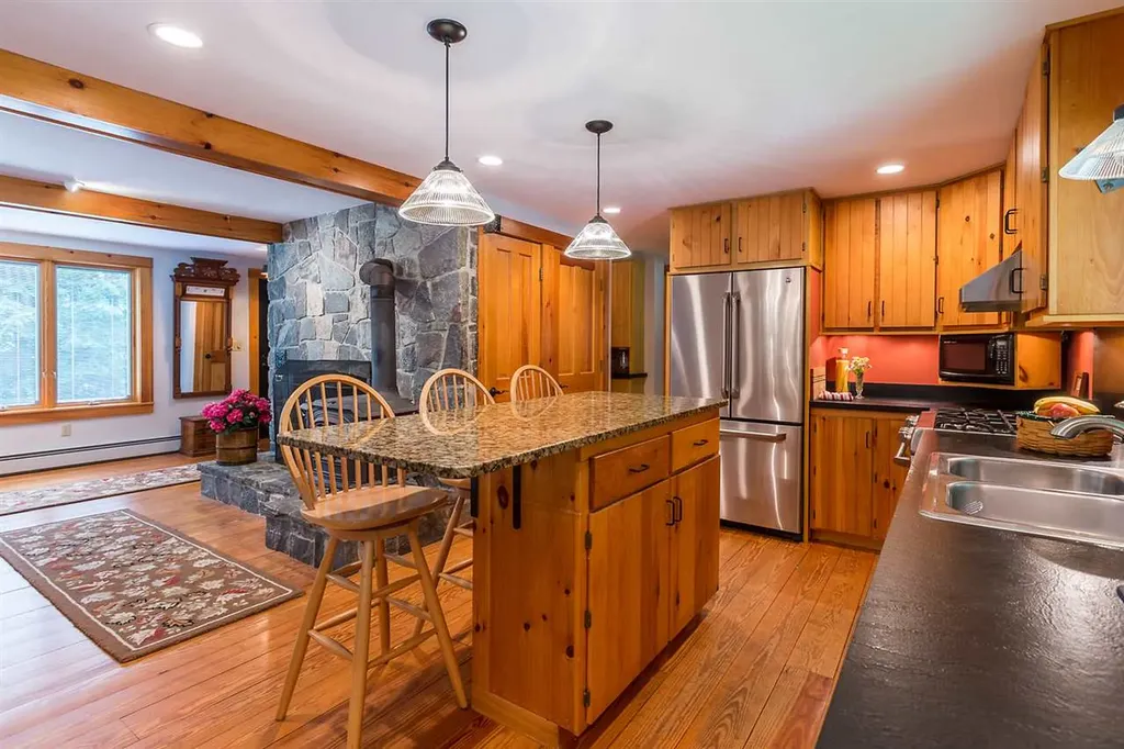 282 Melendy Hill Road Londonderry VT 05155