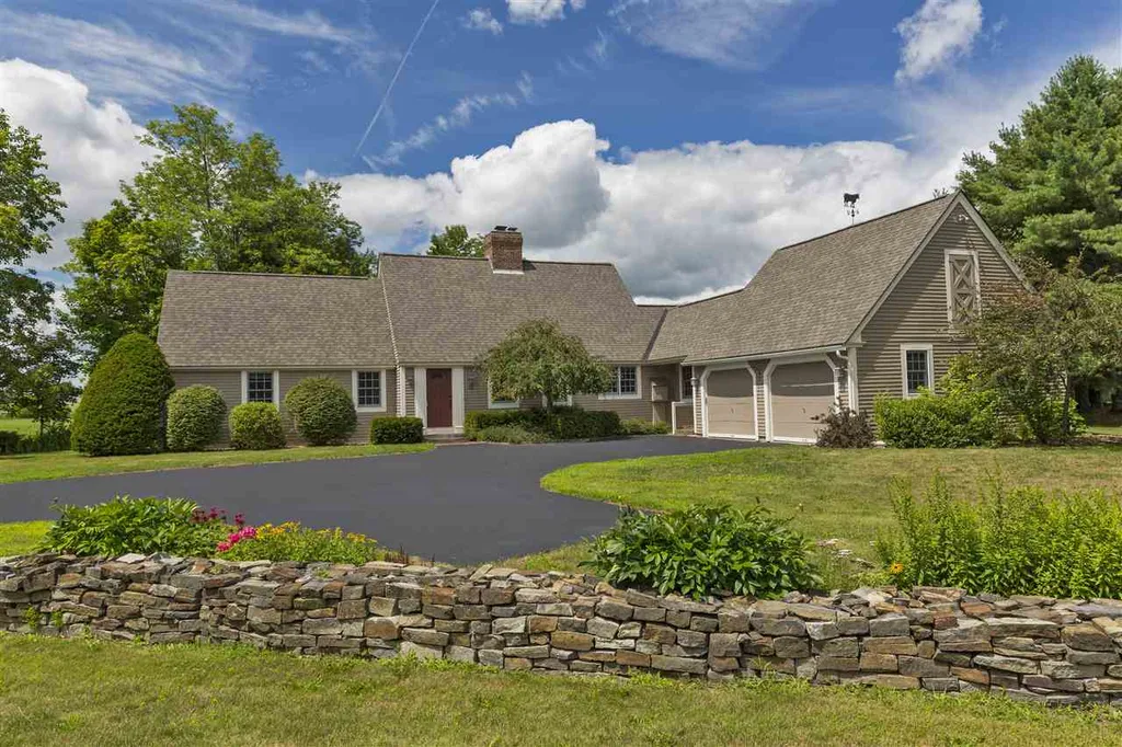 22 County Road New London, NH