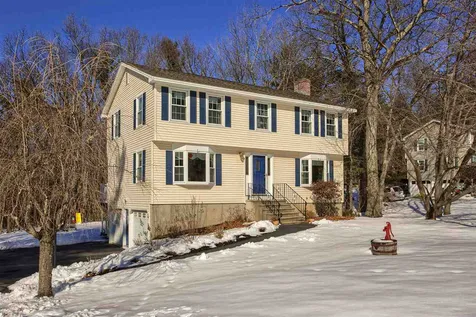 8 Connors Street Londonderry NH 03053