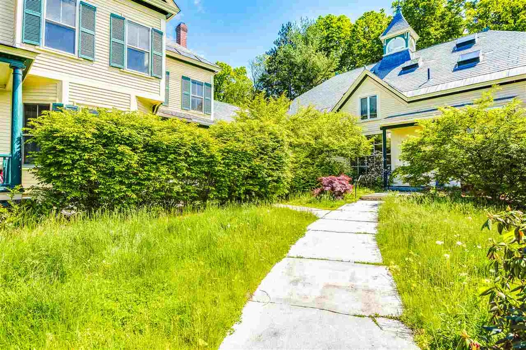 12 High Street Goffstown NH 03045