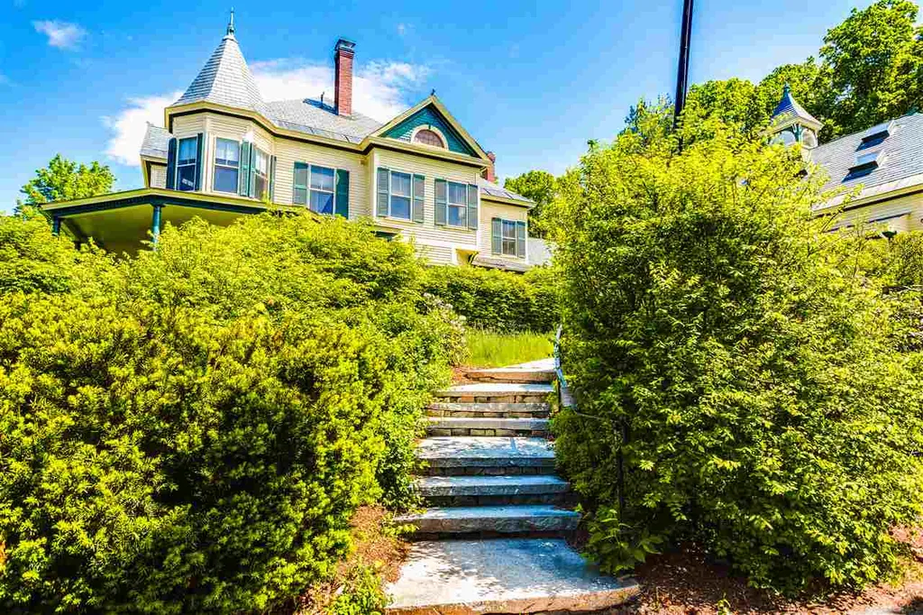 12 High Street Goffstown NH 03045