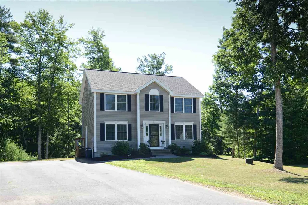 13 Swan Circle Concord NH 03301