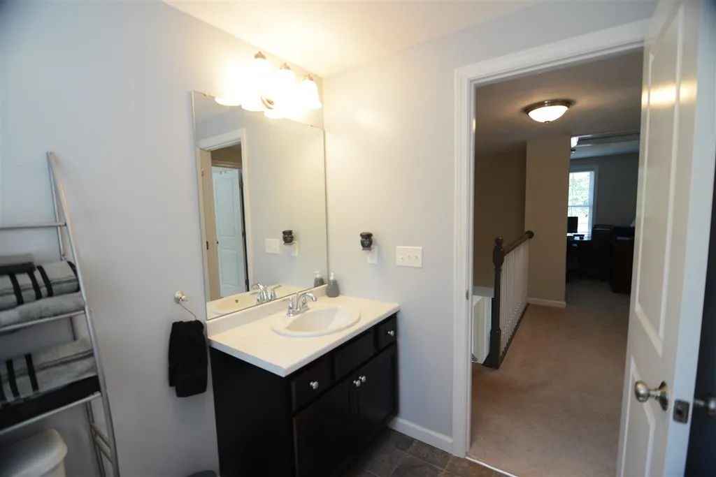 13 Swan Circle Concord NH 03301