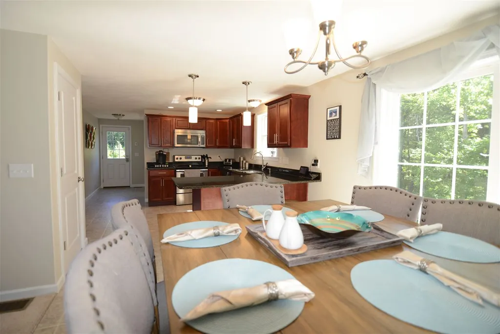 13 Swan Circle Concord NH 03301