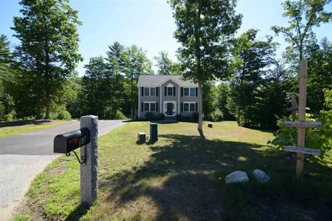 13 Swan Circle Concord NH 03301