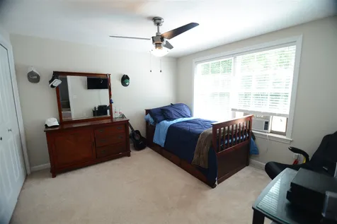 13 Swan Circle Concord NH 03301