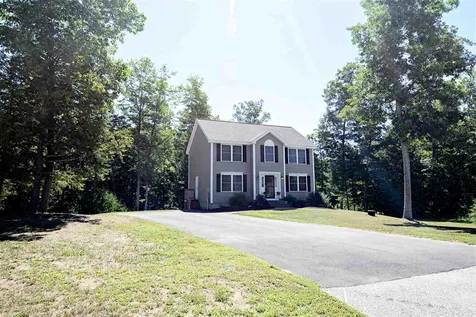 13 Swan Circle Concord NH 03301