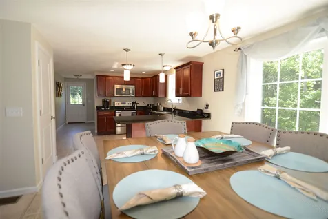 13 Swan Circle Concord NH 03301