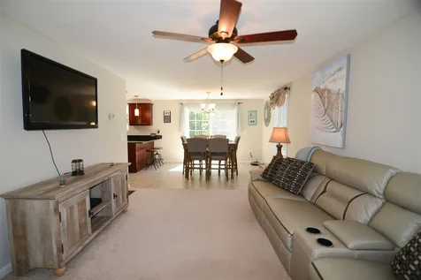 13 Swan Circle Concord NH 03301