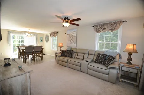 13 Swan Circle Concord NH 03301