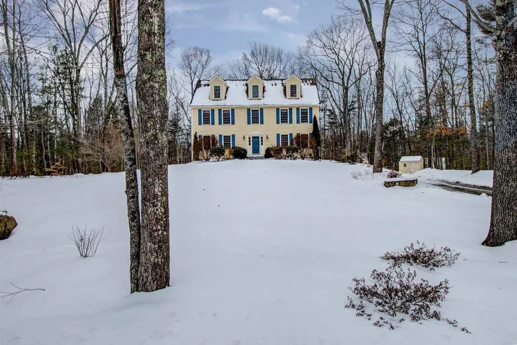 46 Hobbs Road Lee NH 03861