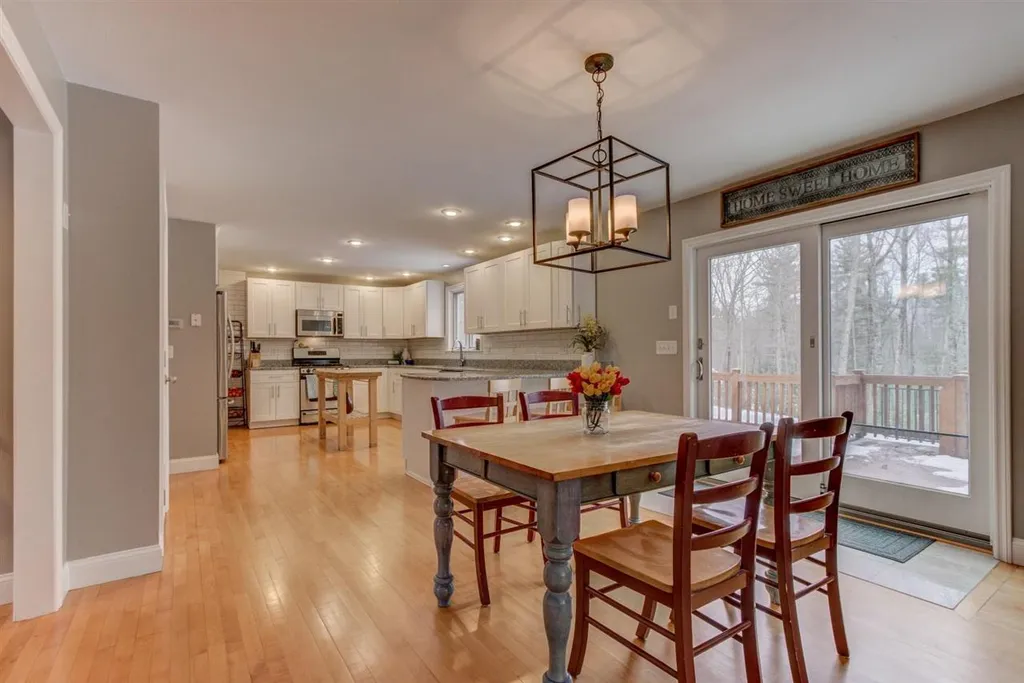 46 Hobbs Road Lee NH 03861