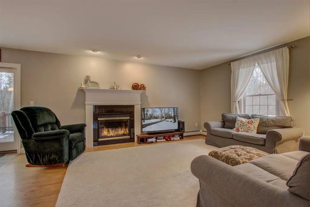 46 Hobbs Road Lee NH 03861