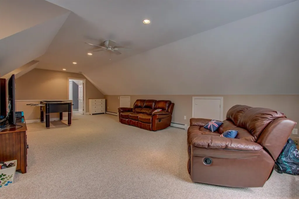 46 Hobbs Road Lee NH 03861