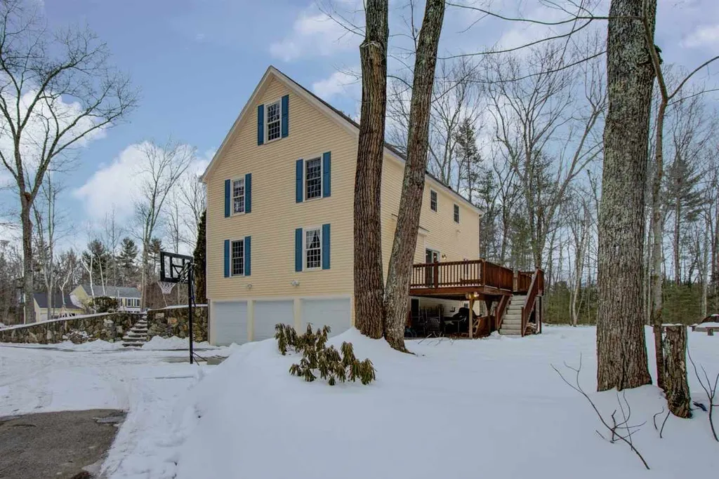 46 Hobbs Road Lee NH 03861