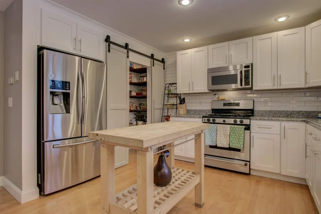 46 Hobbs Road Lee NH 03861