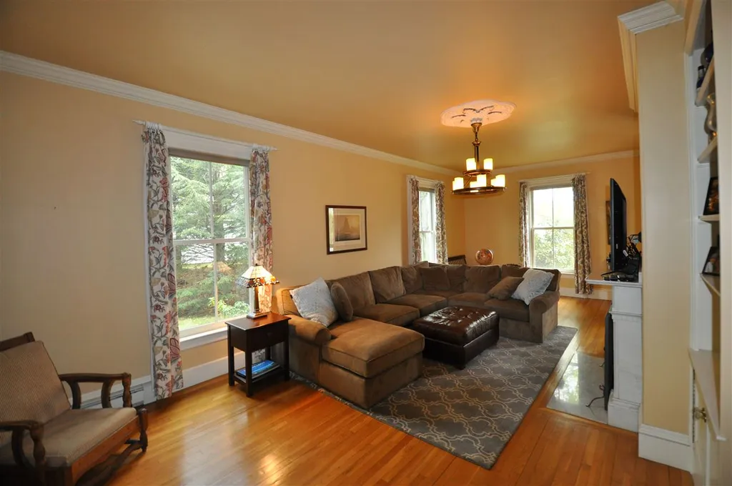 35 Main Street Hollis NH 03049