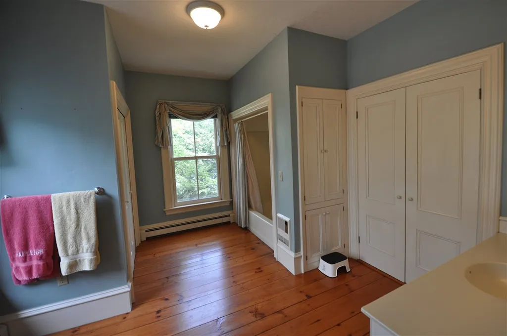 35 Main Street Hollis NH 03049