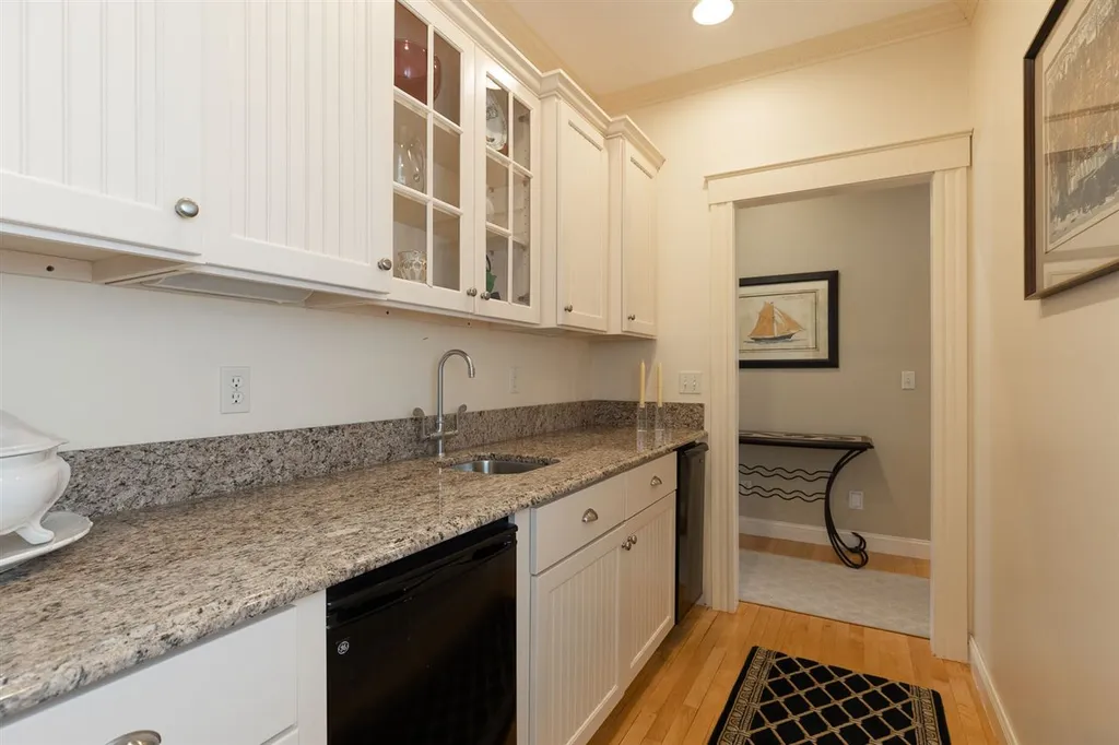 44 Waterloo Circle Dover NH 03820