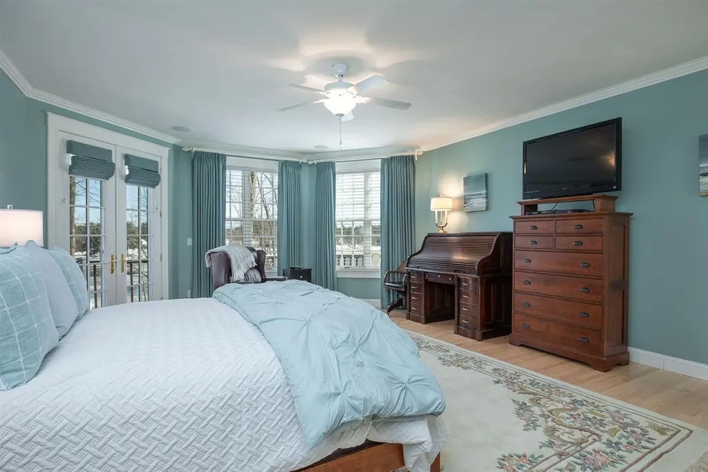 44 Waterloo Circle Dover NH 03820
