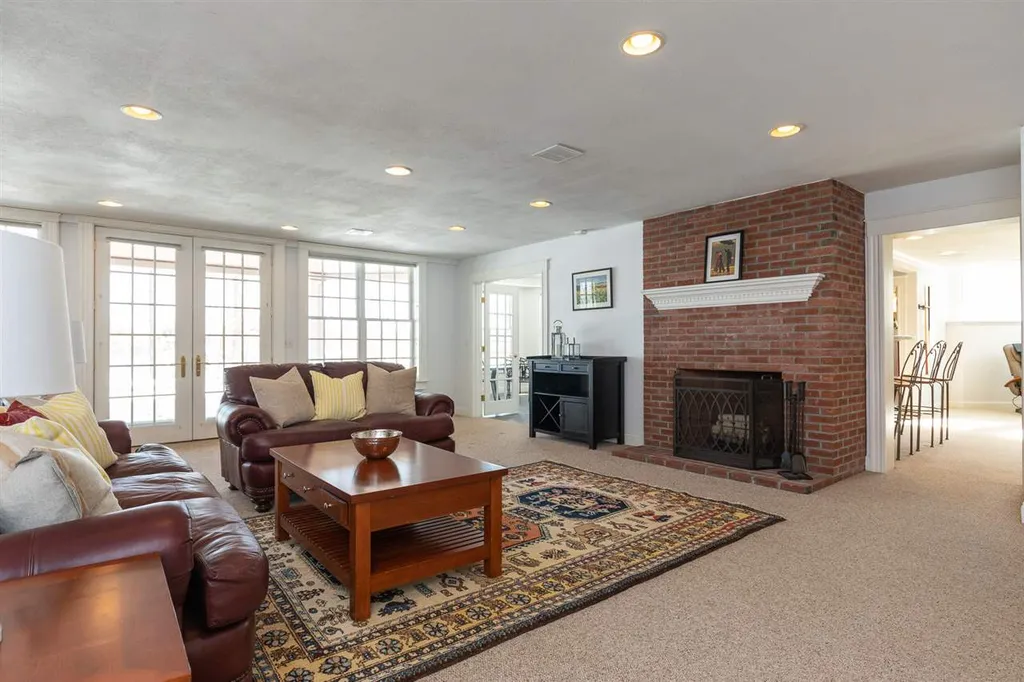 44 Waterloo Circle Dover NH 03820