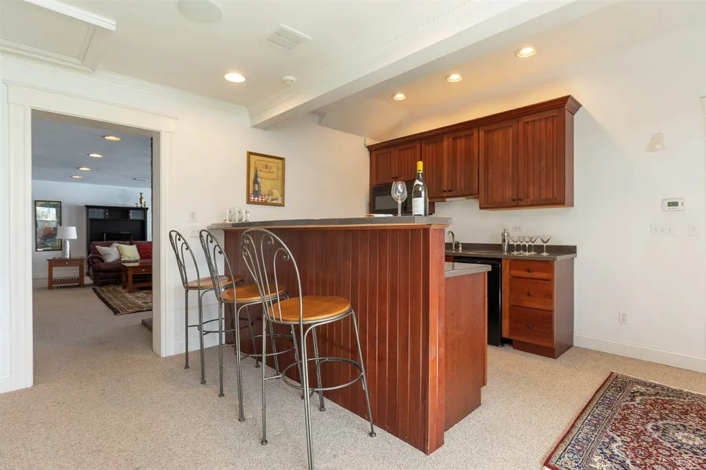 44 Waterloo Circle Dover NH 03820