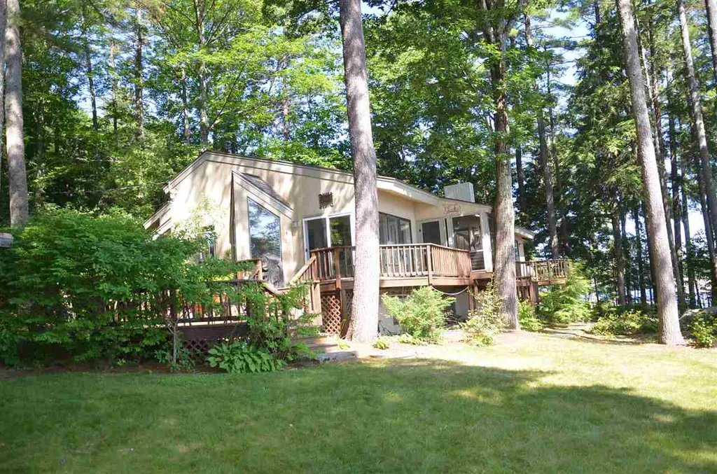 193 Dockham Shore Road Gilford NH 03249
