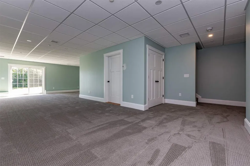 12 Whittaker Drive Stratham NH 03885