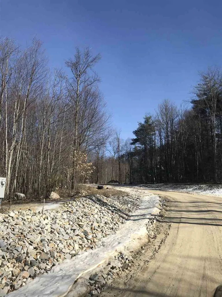 2 Crescent Drive Bow NH 03304