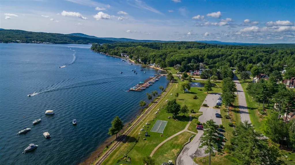 41 Foliage Lane Laconia NH 03246