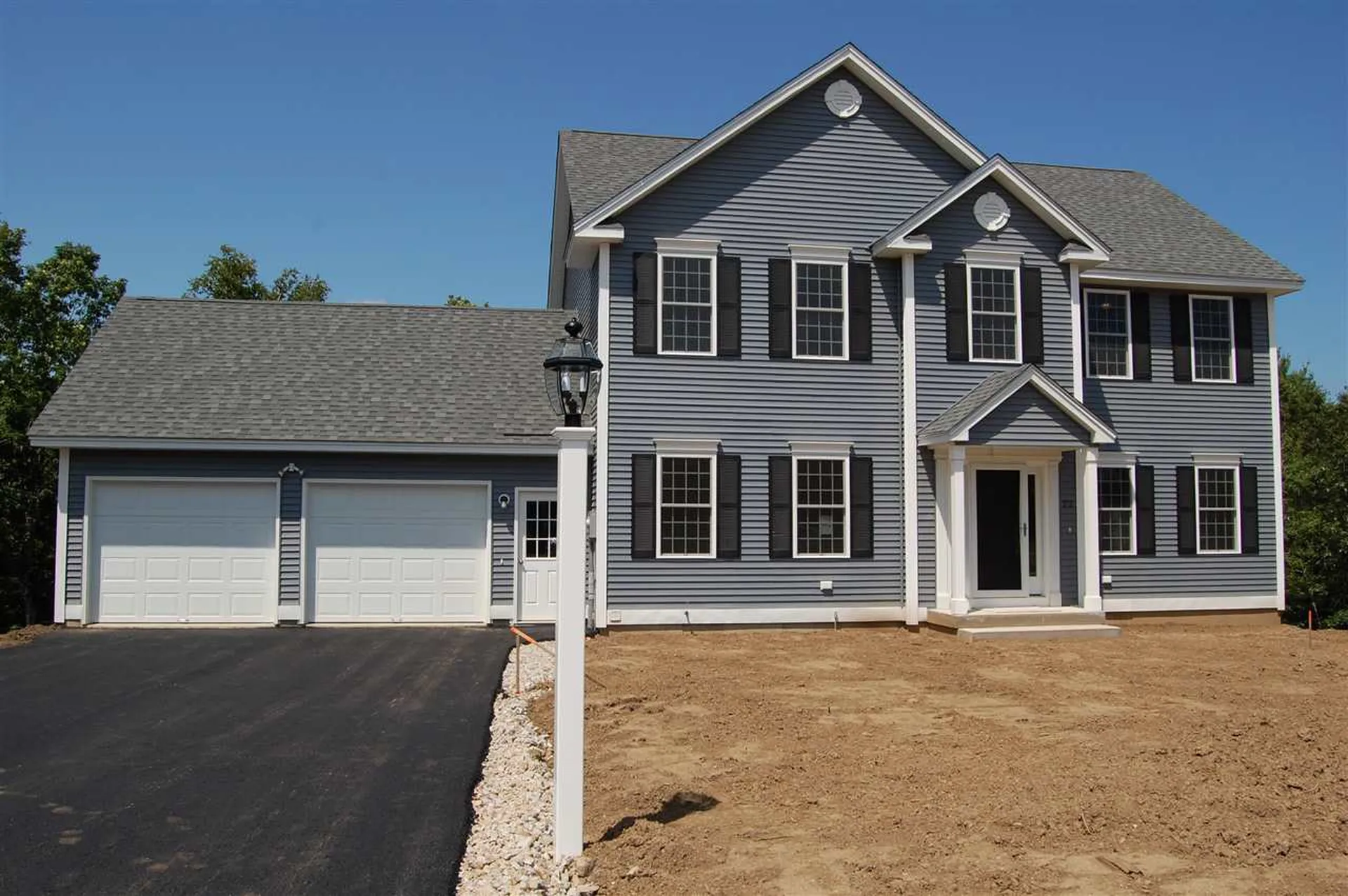 22 Laurel Landing Hudson NH 03051