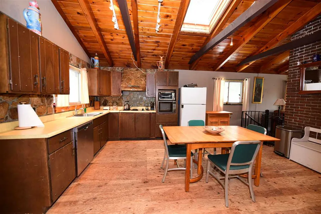 22 Jungfrau Road Madison NH 03849