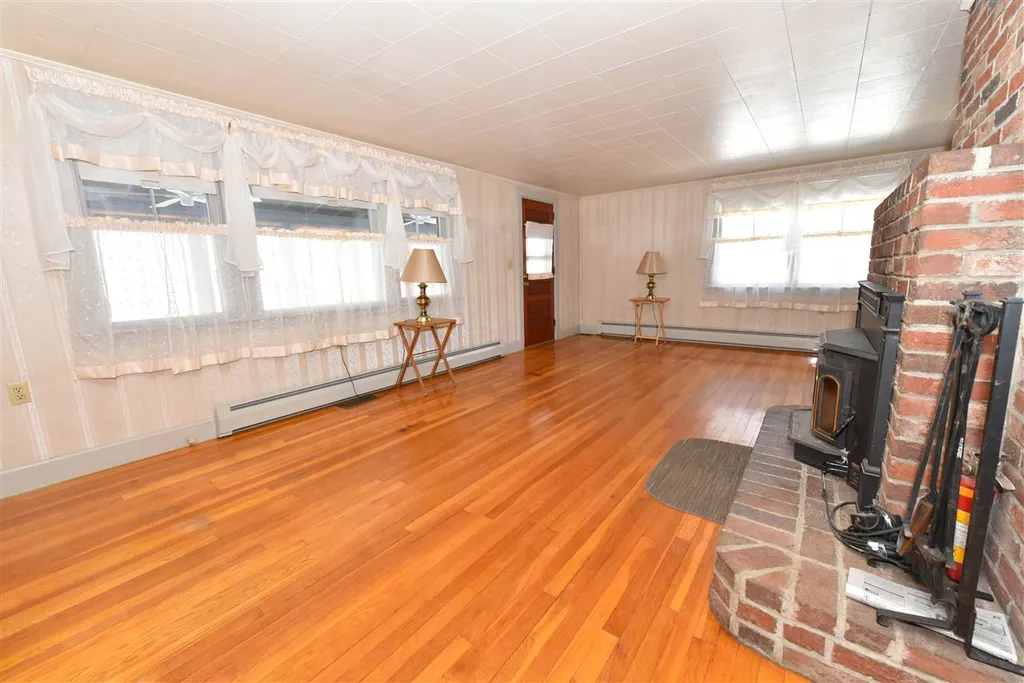 4 Cottage Street Conway NH 03818