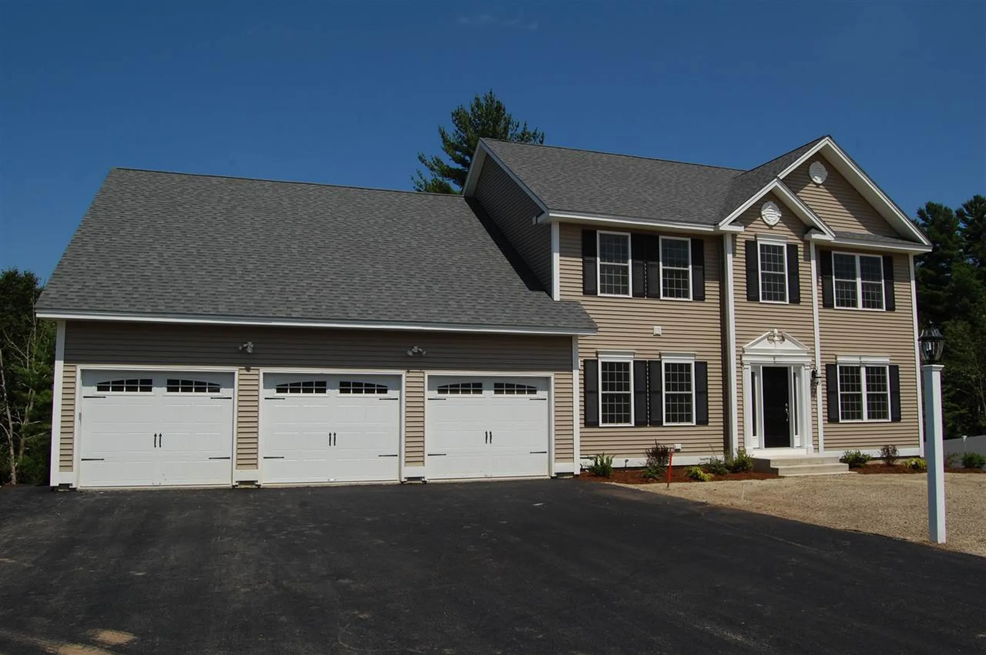 19 Laurel Landing Hudson NH 03051