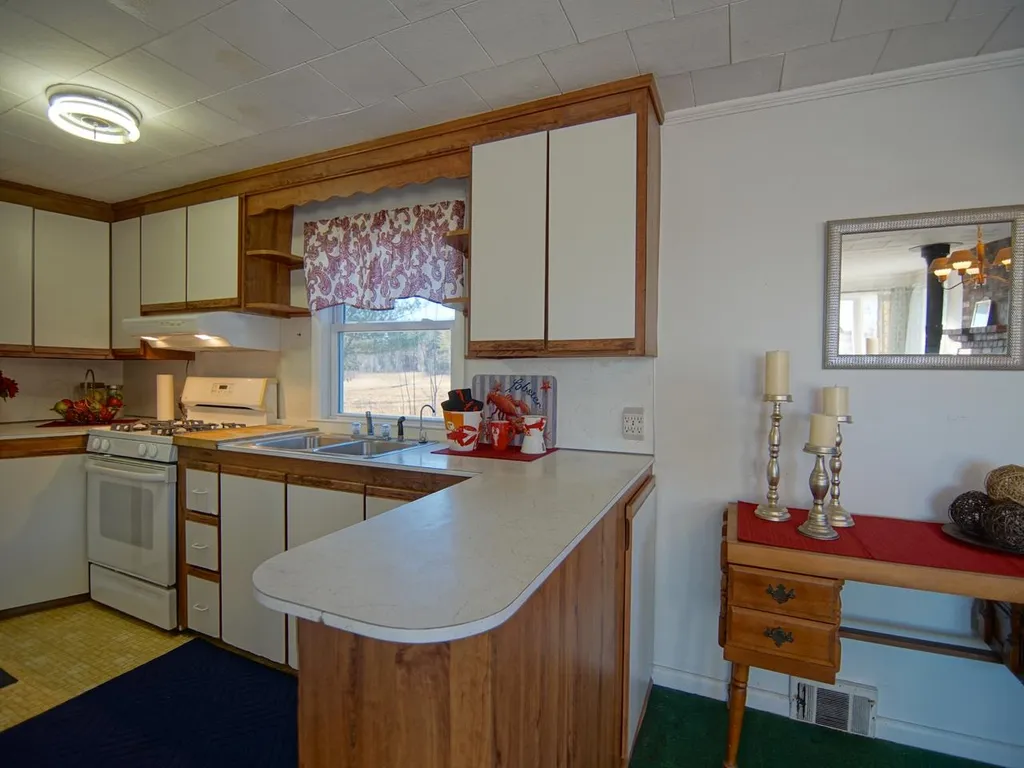 100 Locke Road Rye NH 03870