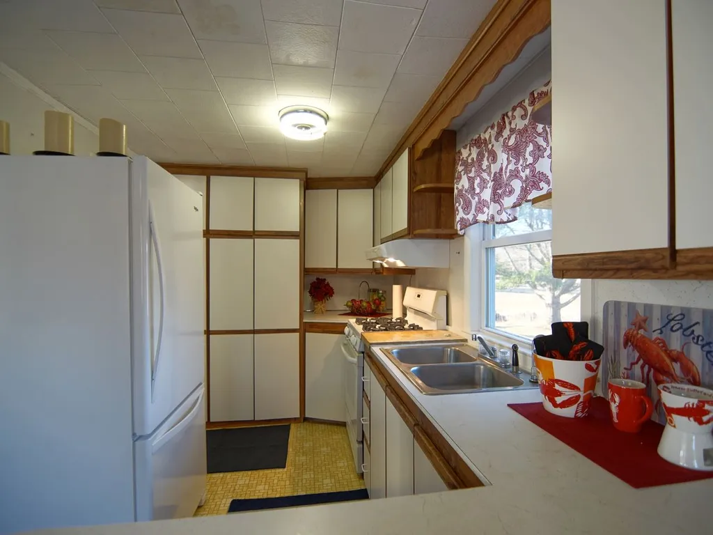 100 Locke Road Rye NH 03870