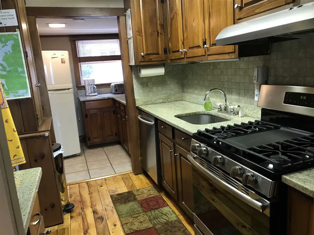 8 Buttonwood Road Holderness NH 03245