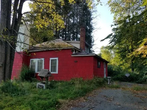 7 Breezy Knoll Hinsdale NH 03451