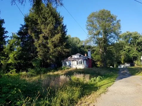 7 Breezy Knoll Hinsdale NH 03451