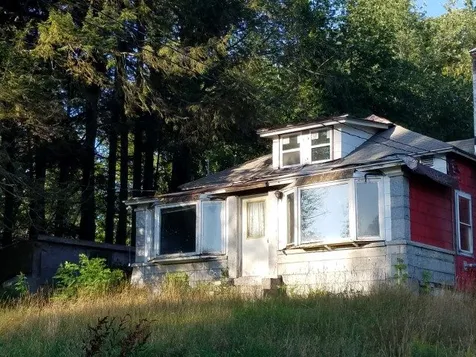 7 Breezy Knoll Hinsdale NH 03451