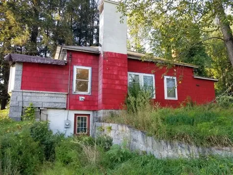 7 Breezy Knoll Hinsdale NH 03451