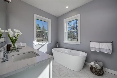 8 Treeline Drive Auburn NH 03032