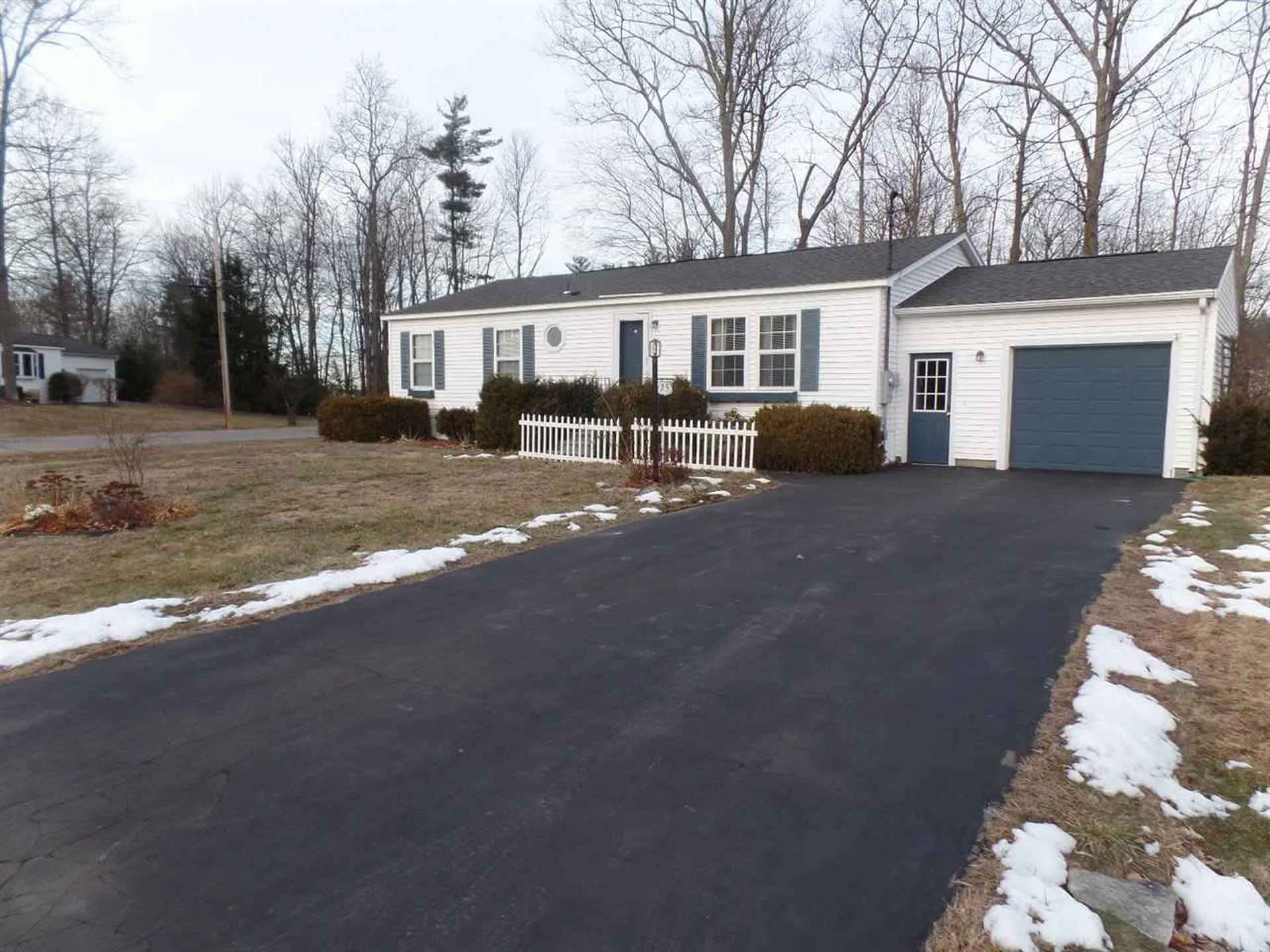 35 Granite Circle Hampstead NH 03841