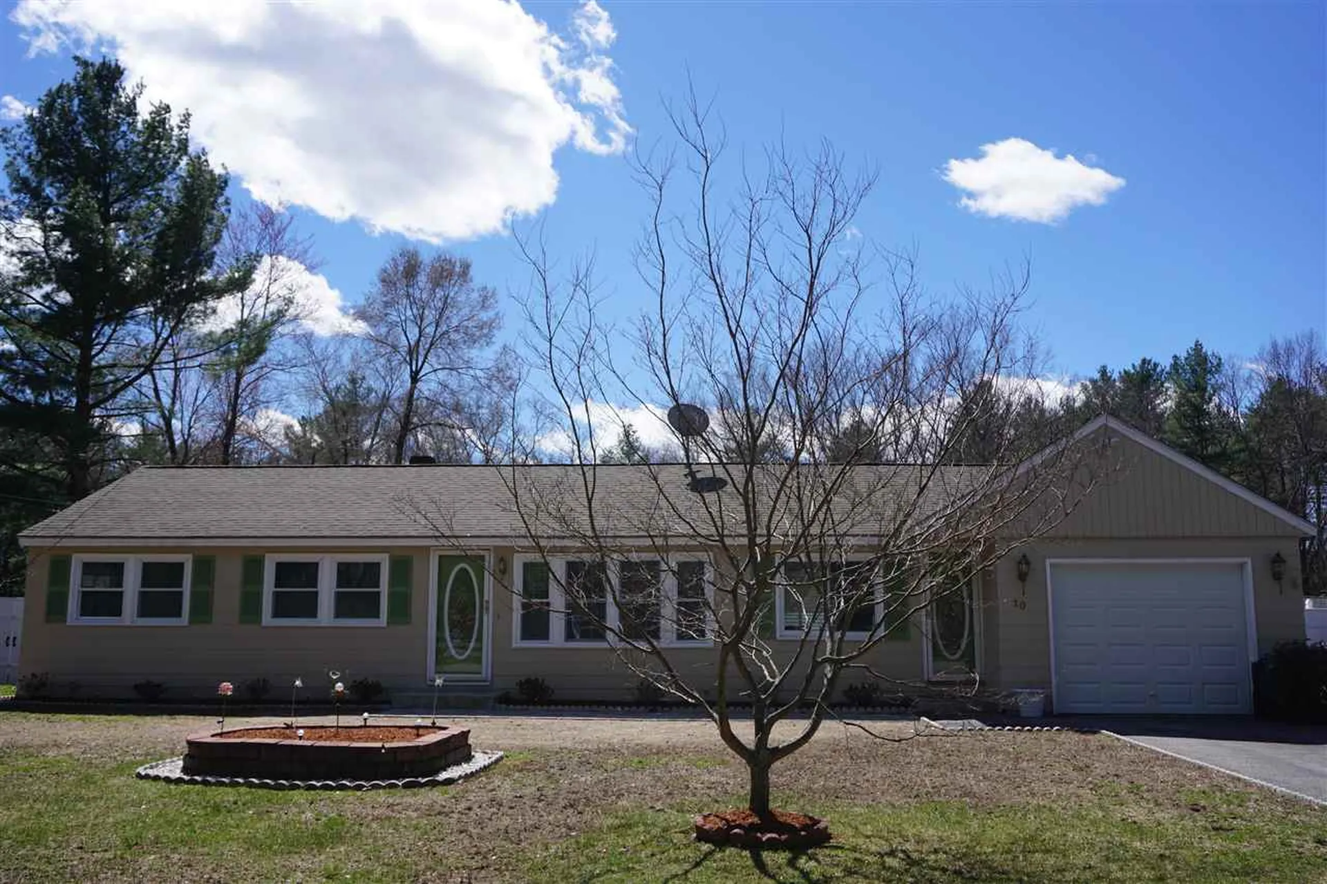 10 Albert Street Pelham NH 03076