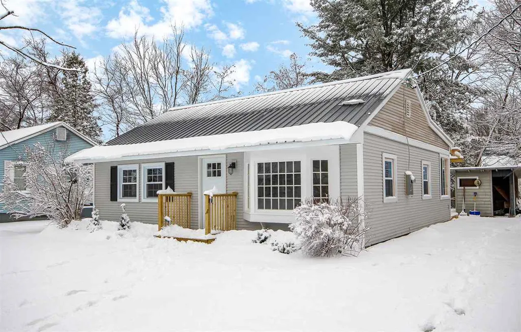 6 Abnaki Avenue Essex VT 05452