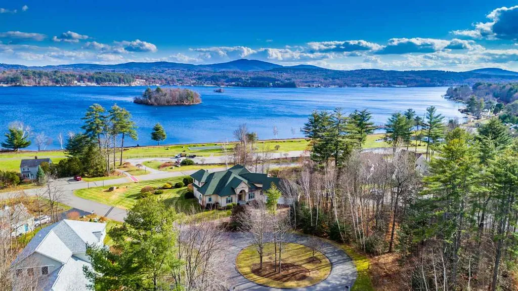 14 Andover Place Laconia NH 03246