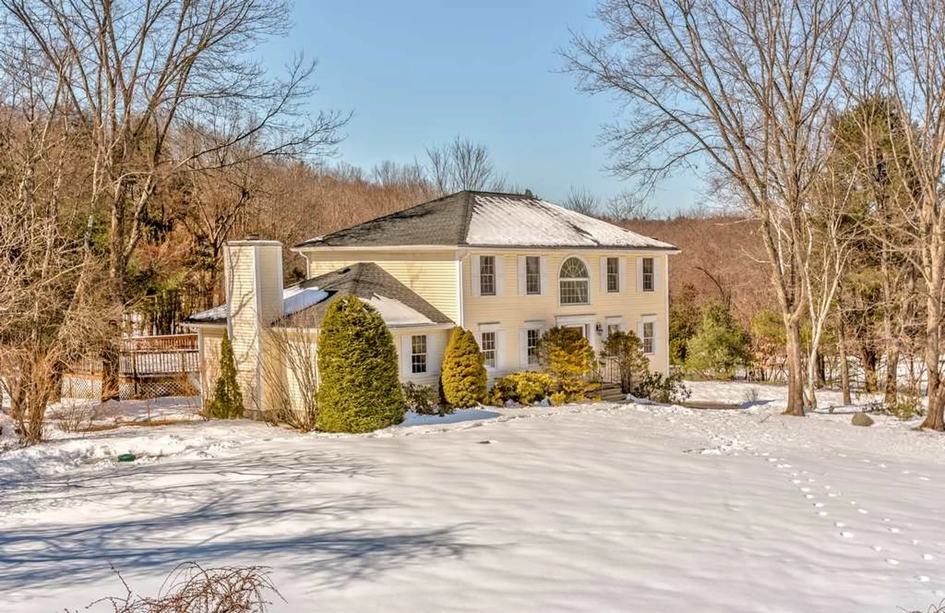 2 Ballard View Circle Derry NH 03038